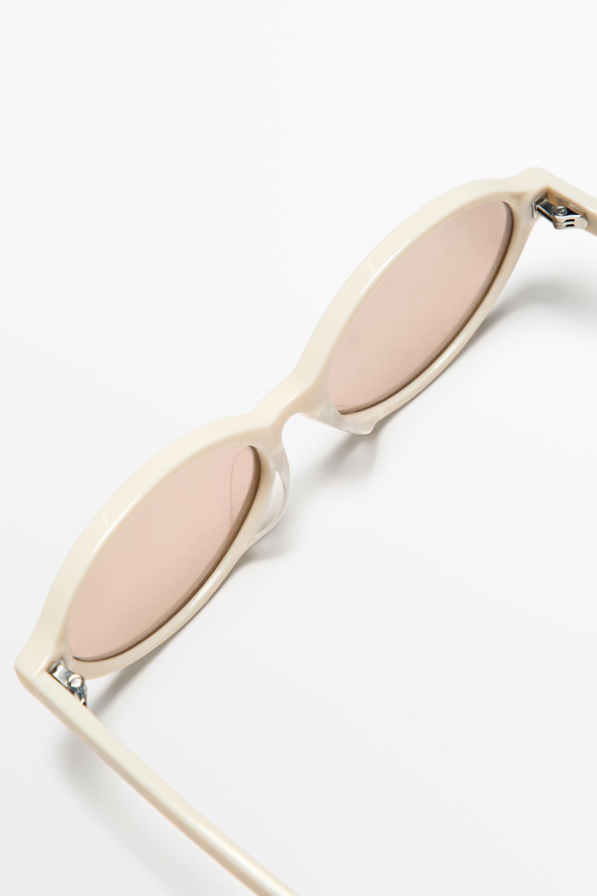 Petites lunettes de soleil